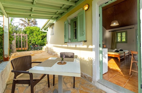 Ag. Georgios House | Seafront Studio Stefan with Sea View, Private Terrace, and Air Conditioning