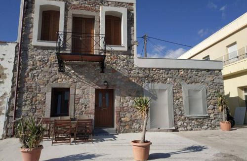 Kardamyla House | Seafront two-storey house in Kardamyla