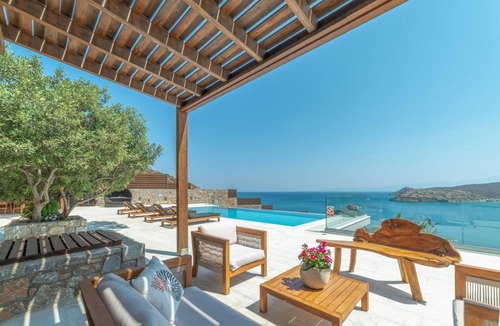 Kounelion Villa | Seafront Villa with a heated pool Unique location