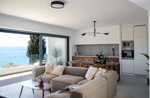 Eretria House | Seafront villa with private beach 1hr from Athens - MBH1