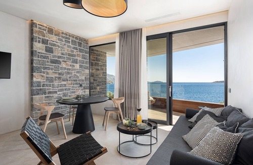 Agios Nikolaos Town Apartment | Seannamon Luxury Suite 3 - steps from the beach