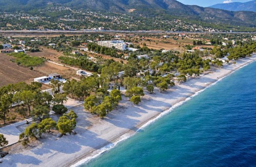 Katakali Apartment | Seaside Almyra Stay with pool Agioi Theodoroi
