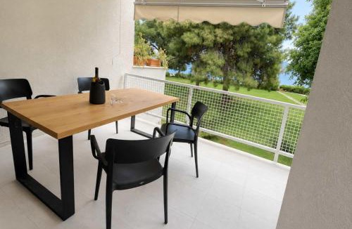 Katakali Apartment | Seaside Almyra Stay with pool Agioi Theodoroi