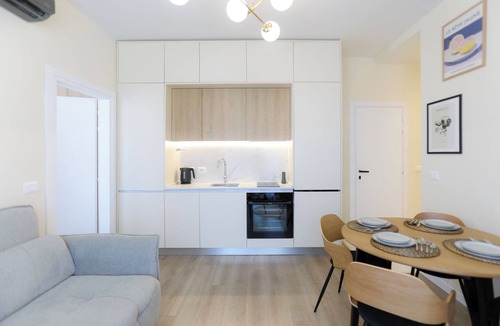 Orikum Apartment | Seaside Serenity Palm Apartment, Vlore, Albania
