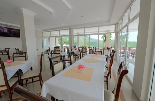 Piqeras Hotel | Seaview Bunec