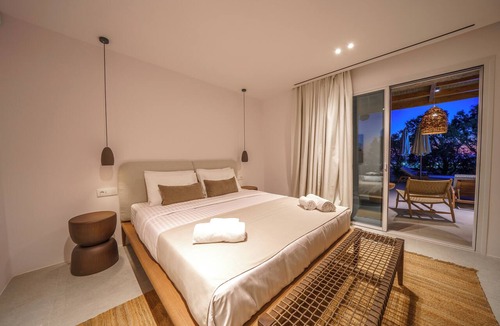 Paraga Villa | Secluded Cycladic serenity meets an endless blue horizon in Mykonos