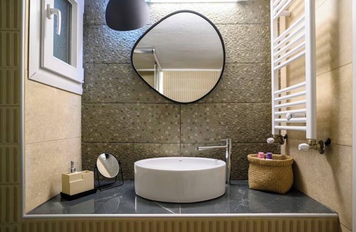 Kalamaria Apartment | Secret Colors of Thessaloniki