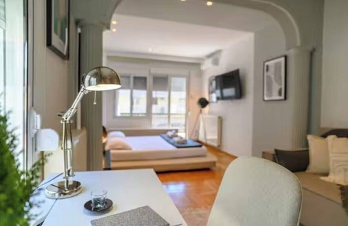 Kalamaria Apartment | Secret Colors of Thessaloniki