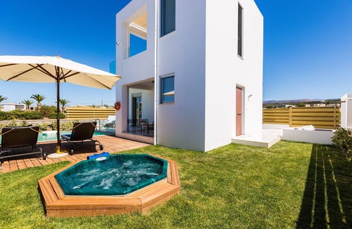 Pigianos Kampos Villa | Sensational Rethymno Villa | Villa Akaza | 2 Bedrooms | Beach Front
