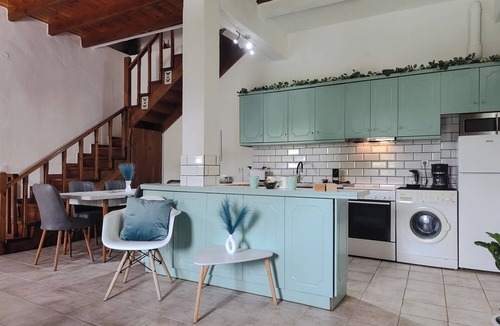 Peroulion House | Serene Family House with Mountain & Sea Views – Close to the Beach