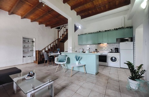 Peroulion House | Serene Family House with Mountain & Sea Views – Close to the Beach