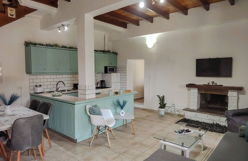 Peroulion House | Serene Family House with Mountain & Sea Views – Close to the Beach