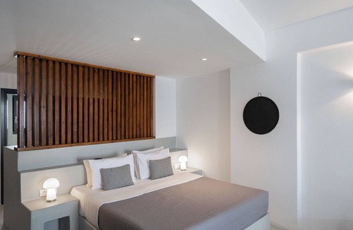 Imerovigli Hotel | Serenity Suite Caldera View with Hot Tub