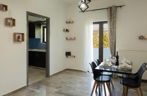 Alones Apartment | Sifis' House, Authentic Family Retreat!