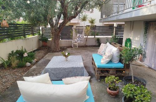 Kalamata House | Simple and Relaxing House!
