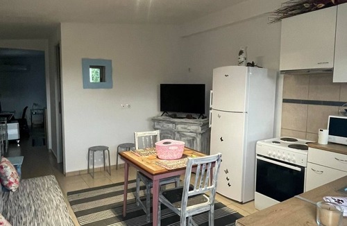 Kropia House | Simple Stay Vari's House