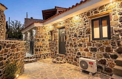 Kymi-Aliveri Apartment | Sissy's Stone Apartments