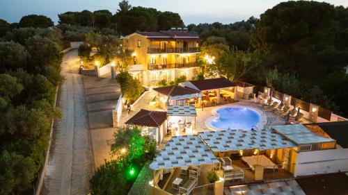 Troulos Apartment | Skiathos Island Suites