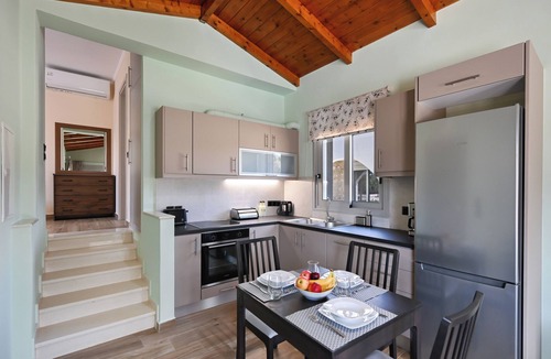 Lefkada Town Villa | Small Halipoma Odysseas into Lefkada town & close to Ai Giannis beach