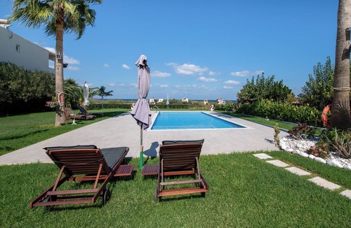 Kamisiana Apartment | Socrates Holidays Apt. 1 with Pool near the Beach
