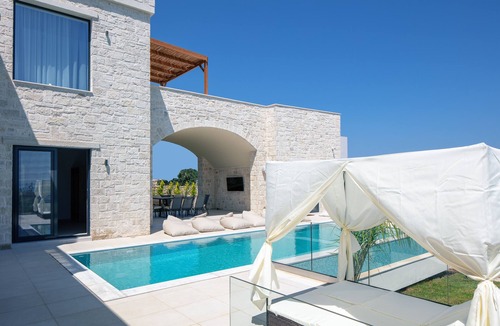 Atsipópoulon Villa | Sorin Villa, boasting Pool & Heated Whirlpool