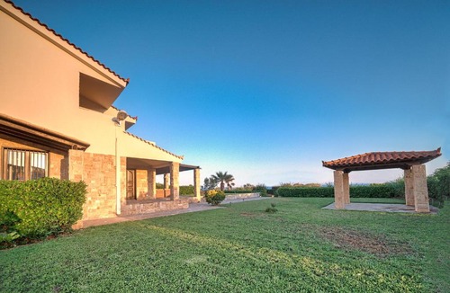 Legrena House | Sounio Beachfront Villa
