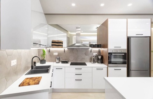 Kinosargous Apartment | Spacious 3-BDR Family APT near Acropolis, Netflix!