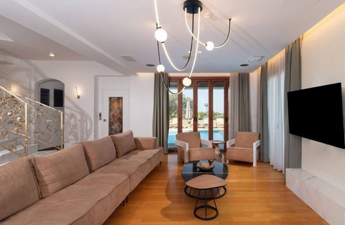 Viranepiskopi Villa | Spacious Family Villa near to amenities with pool