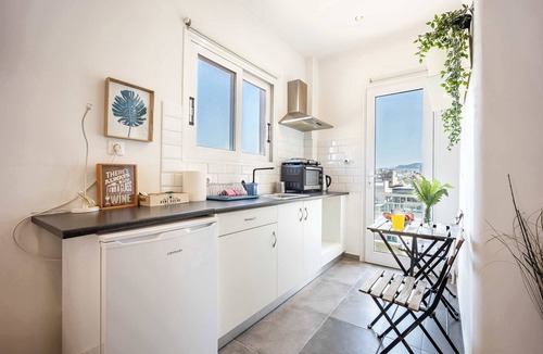 Kerameikos Apartment | Spacious Gazi Studio | Balcony | Walk to Acropolis