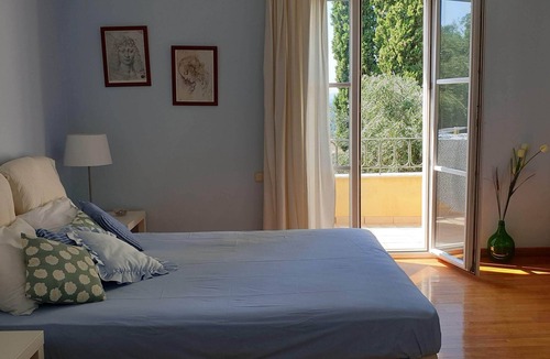Achilleio House | Spacious, holiday house close to beaches ideal for a group of friends or family
