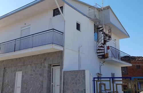 Mikromani Apartment | Spacious Room with Sofa Bed Near Kalamata Airport, Messinia