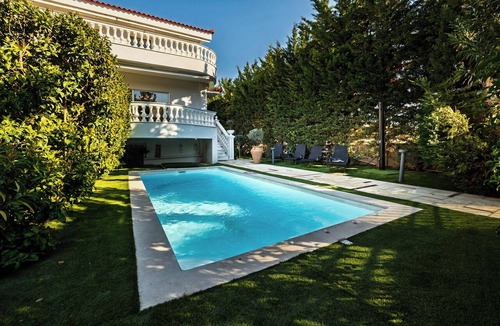 Vari Villa | Spacious Villa with pool 500m from Beach