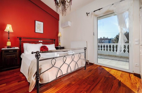 Vari Villa | Spacious Villa with pool 500m from Beach