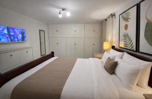 Vatos Apartment | Spacius Garden flat ,1km from the beach , Sleeps 5 ,by likeyourhome