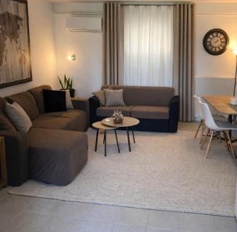 Vatos Apartment | Spacius Garden flat ,1km from the beach , Sleeps 5 ,by likeyourhome