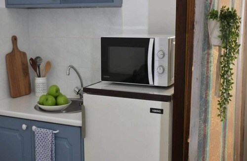 Grikos Apartment | Stay Near the Waves in Grikos