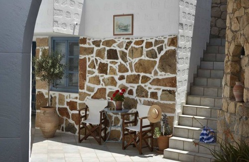 Grikos Apartment | Stay Near the Waves in Grikos