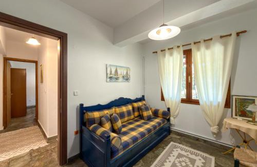 Nea Iraklia Villa | Stefania Garden Houses - 3 Minutes from the Sea
