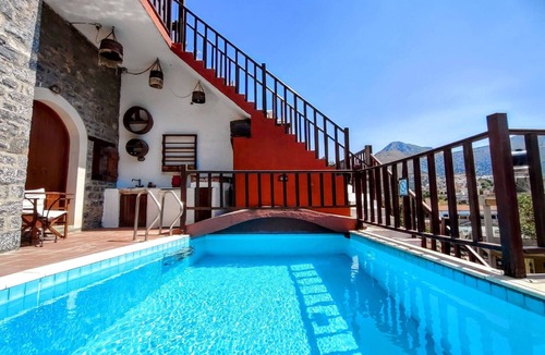 Mavrikiano House | Steinhaus Erato Privater Pool Landschaftliche Kretische Ansichten by Interhome