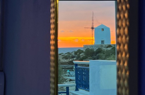 Parikia Apartment | Stelios' Beachfront Retreat