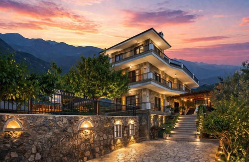 Udenisht House | Stone Dream Hotel Restaurant
