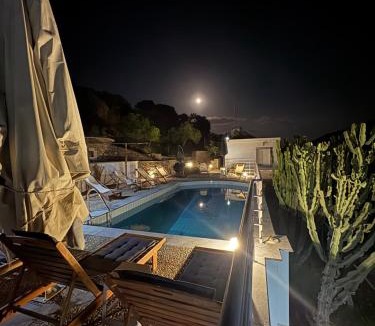 Kounelion Villa | Stone Heaven Apartment-Poolside BBQ & Fresh Herbs
