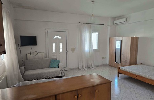 Messini Apartment | Studio apartment-1km from Analipsi Beach, for relaxing stays