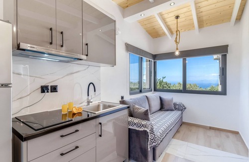 Kavallos Apartment | Studio Apartment '4' with Sea View, Wi-Fi and Air Conditioning