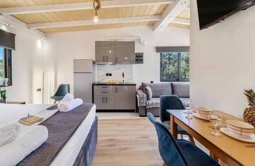 Kavallos Apartment | Studio Apartment '4' with Sea View, Wi-Fi and Air Conditioning