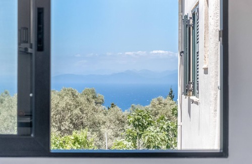 Kavallos Apartment | Studio Apartment '4' with Sea View, Wi-Fi and Air Conditioning