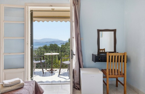 Apraos Apartment | Studio Apartment 'Apraos Bay Hotel 19' with Sea View, Wi-Fi and Air Conditioning