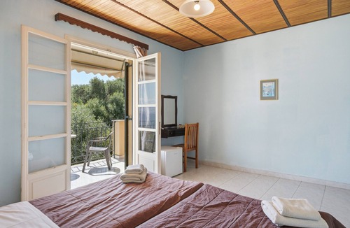 Apraos Apartment | Studio Apartment 'Apraos Bay Hotel 17' with Sea View, Wi-Fi and Air Conditioning