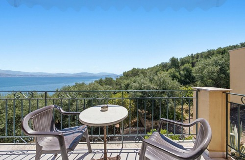 Apraos Apartment | Studio Apartment 'Apraos Bay Hotel 17' with Sea View, Wi-Fi and Air Conditioning
