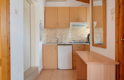 Myrtos Apartment | Studio Apartment 'Deluxe Terrace No 5' with Sea View, Wi-Fi and Air Conditioning